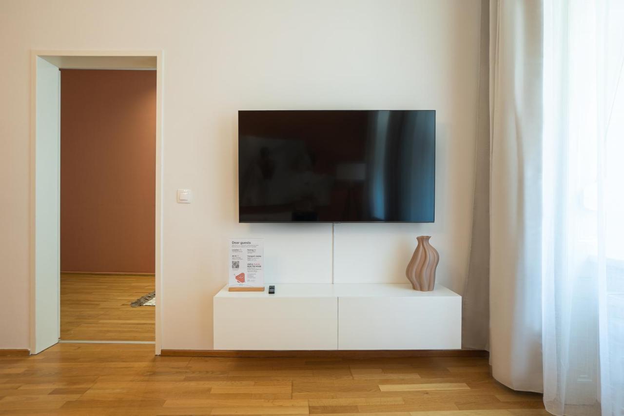 וינה Bright 3-Room Apartment With A King-Size Bed מראה חיצוני תמונה