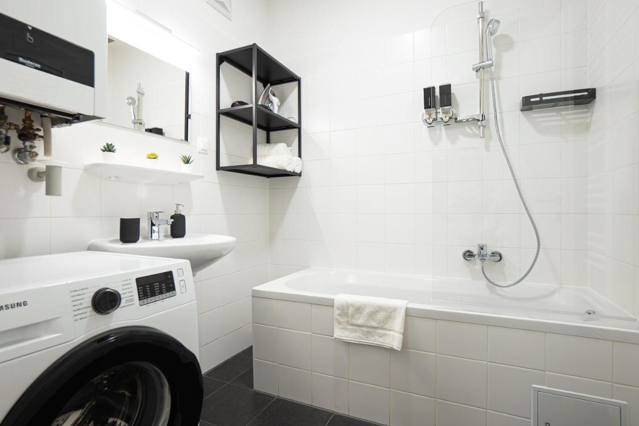 וינה Bright 3-Room Apartment With A King-Size Bed מראה חיצוני תמונה