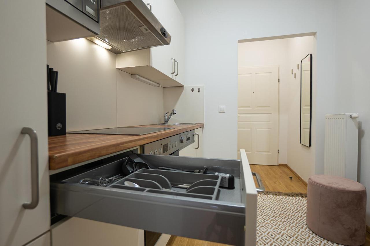 וינה Bright 3-Room Apartment With A King-Size Bed מראה חיצוני תמונה