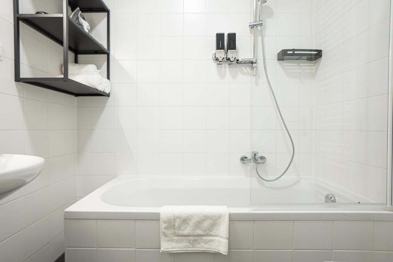 וינה Bright 3-Room Apartment With A King-Size Bed מראה חיצוני תמונה