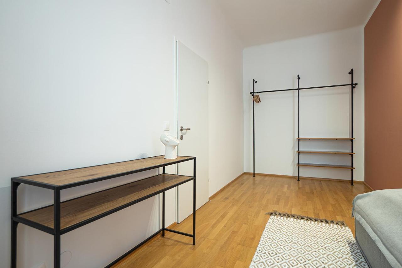 וינה Bright 3-Room Apartment With A King-Size Bed מראה חיצוני תמונה